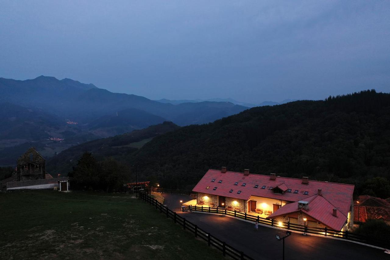 Apartamentos Los Picos De Europa Colio Buitenkant foto